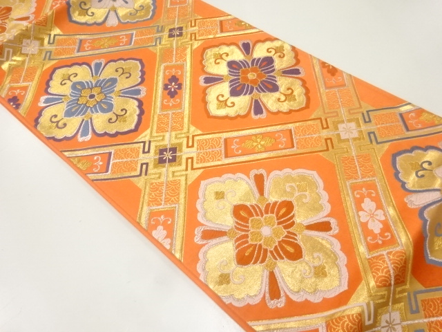 格天井に華紋模様織出し袋帯